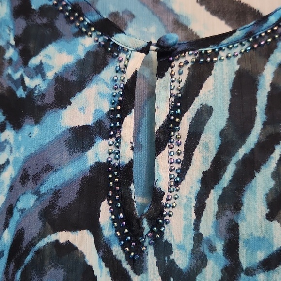 Chicos Abstract Print Top in sheer material And Beading Small Career office - Picture 4 of 10